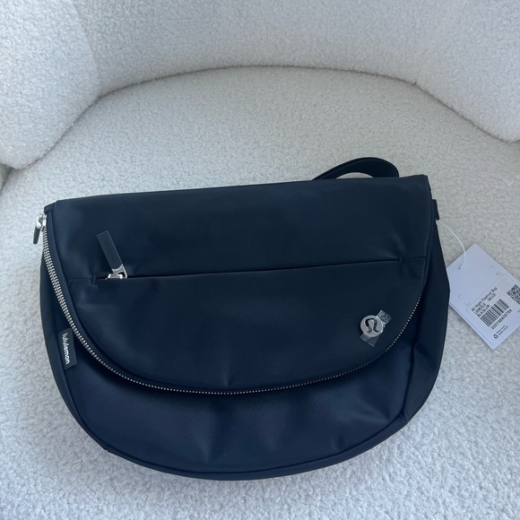 lululemon athletica Handbags - Lululemon All Night Festival Bag 5L